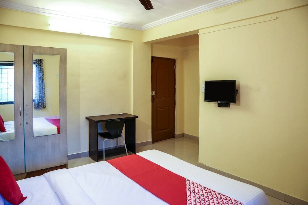 Фото Oyo Flagship 18270 Eon Studio Apartments