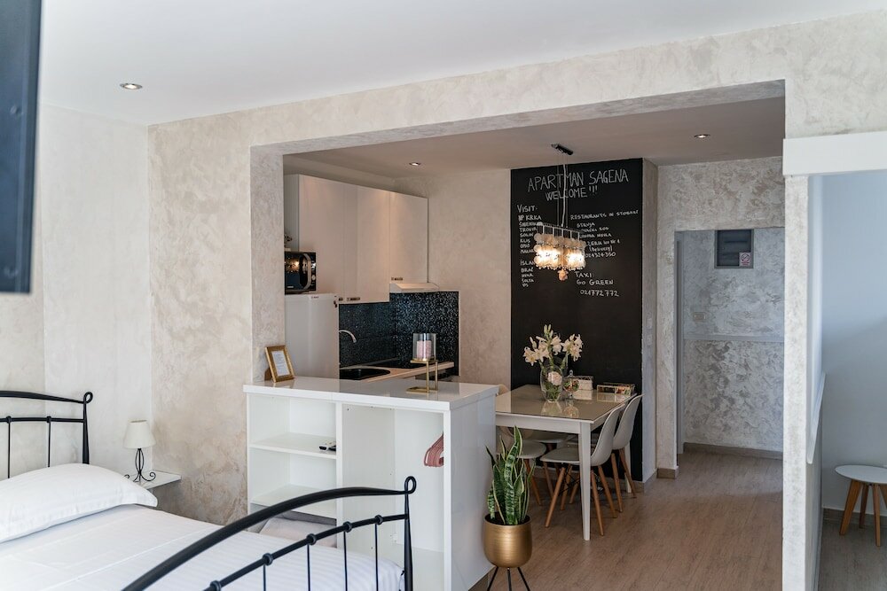 Фото Studio Apartment with garden