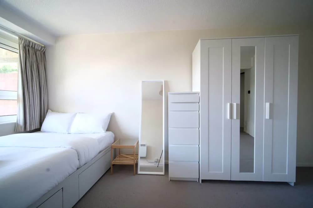 Фото Spacious 3 Bedroom Apartment in Battersea With Terrace