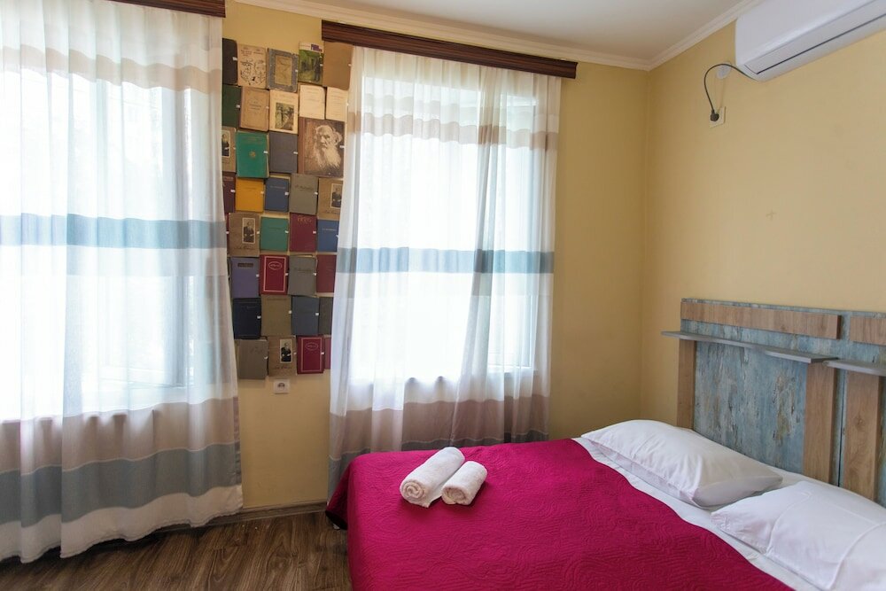 Фото Book Hotel • წიგნების სასტუმრო