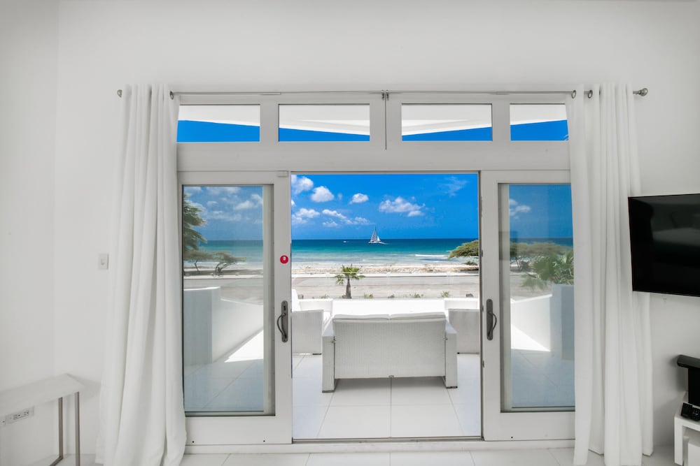 Фото Ocean Front 7-bedroom 7-bath Sunset Views Malmok!