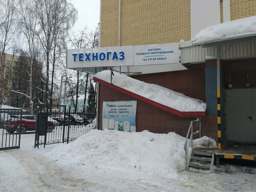 Stol ustidagi ofisda kotiba bilan jinsiy aloqa