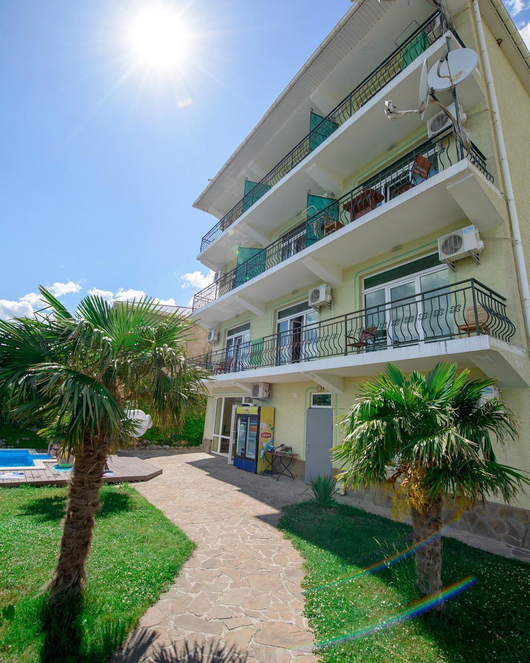 Фото отеля 2