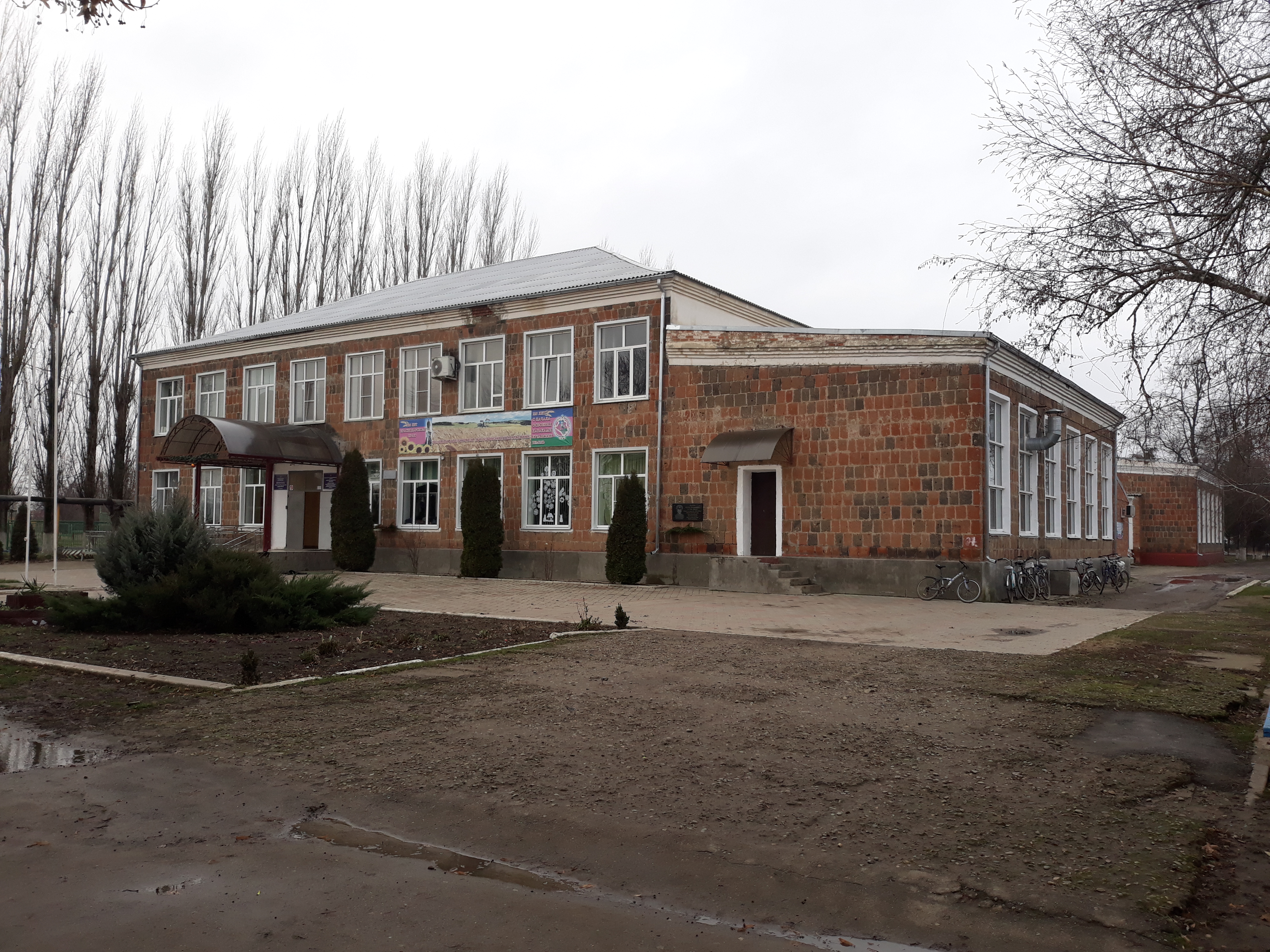 Исток первомайская ул 14а станица марьянская фото Photo: Mou Srednyaya shkola № 8, school, stanitsa Maryanskaya, ulitsa Lenina, 52