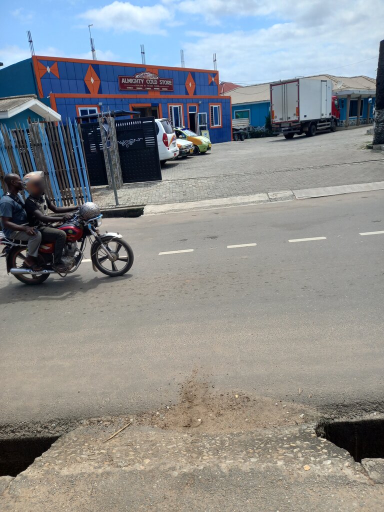 Air conditioners Almighty Cold Store, Accra, photo