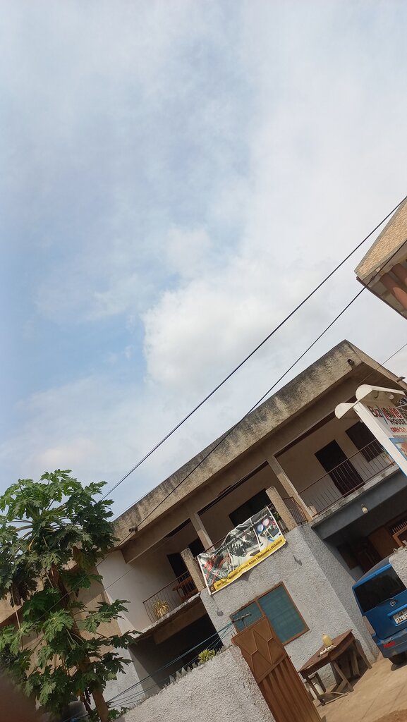 Car alarm Adei Yie Inc, Accra, photo