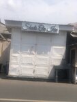 Shots on ice (Agbon Kwatei Street, 54), photo studio