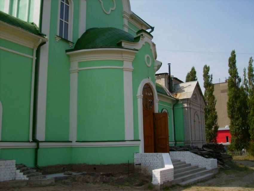 Церковь троицы живоначальной ул володарского 55 фото Фото: Вид с ул. Пятницкая на Храм Троицы Живоначальной в Вишняках. Москва, июль