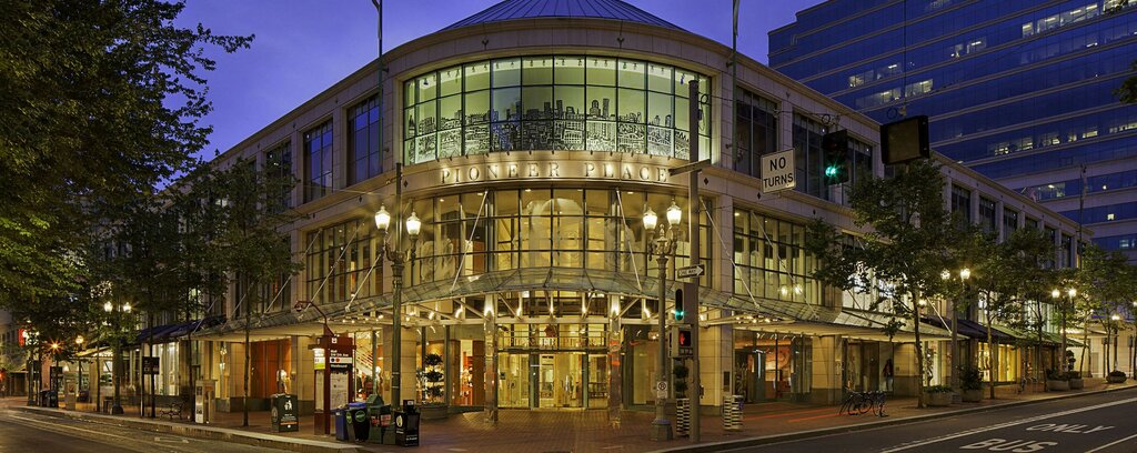 Shopping mall Pioneer Place, State of Oregon, photo