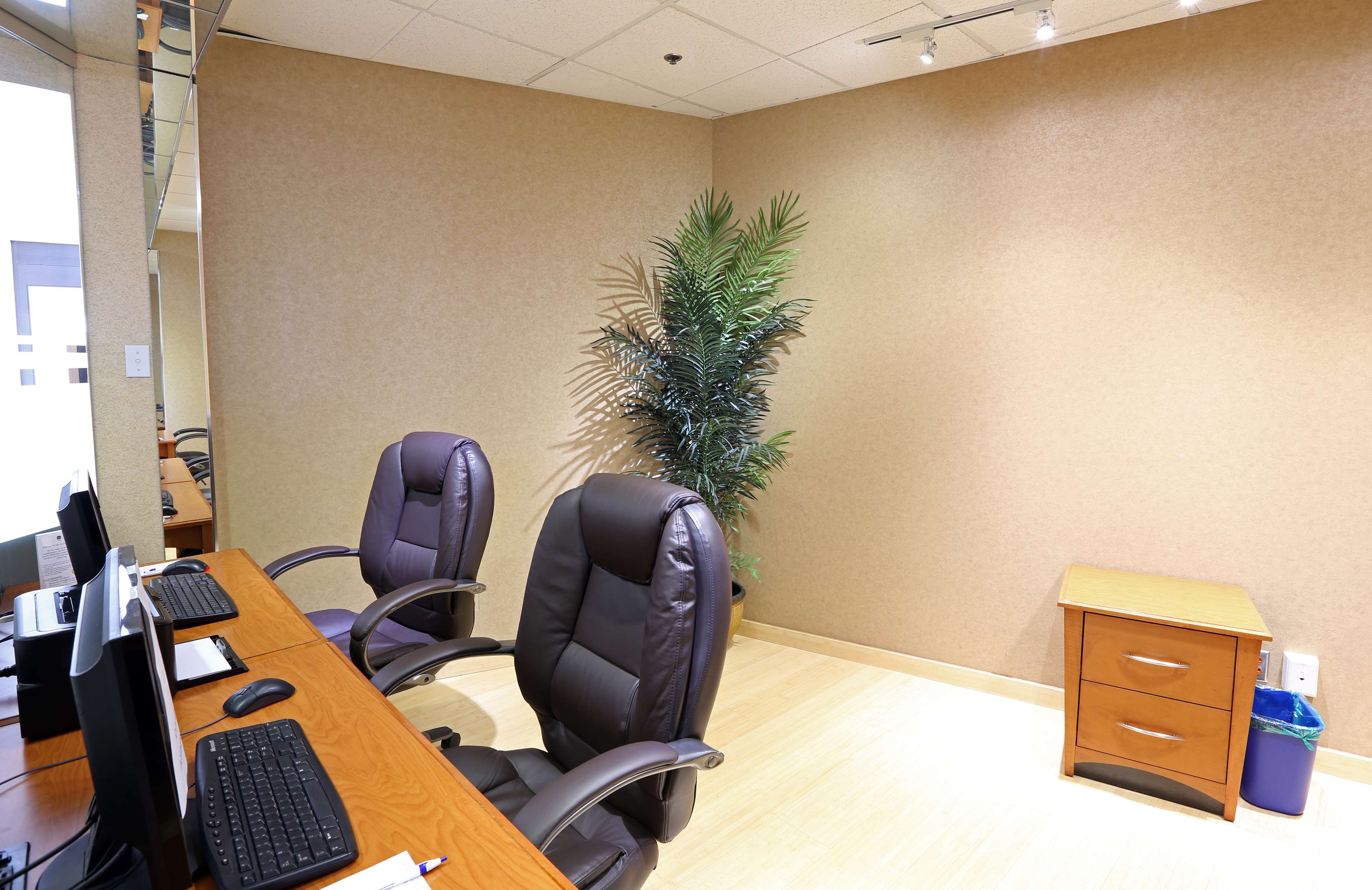 Фото Best Western Plus Kelowna Hotel & Suites