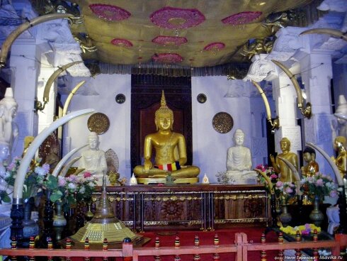 Temple Of The Sacred Tooth Relic (ශ් රී දළදා මාළිගාව) Sacred, World heritage cit