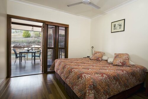 Гостиница The Summit Bed & x26; Breakfast в Атертоне