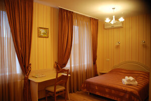 Siesta hotel & restaurant (selo Sofiivska Borshchahivka, Mykilska vulytsia, 2) ، فندق