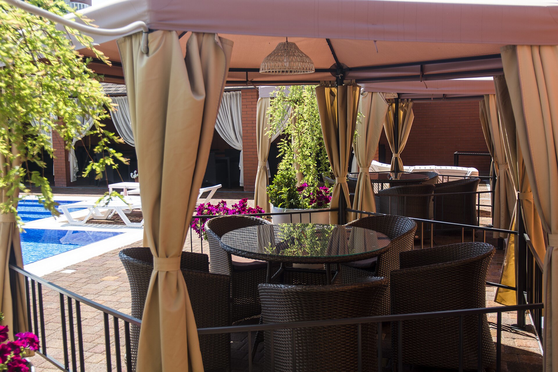 Фото Шери Холл