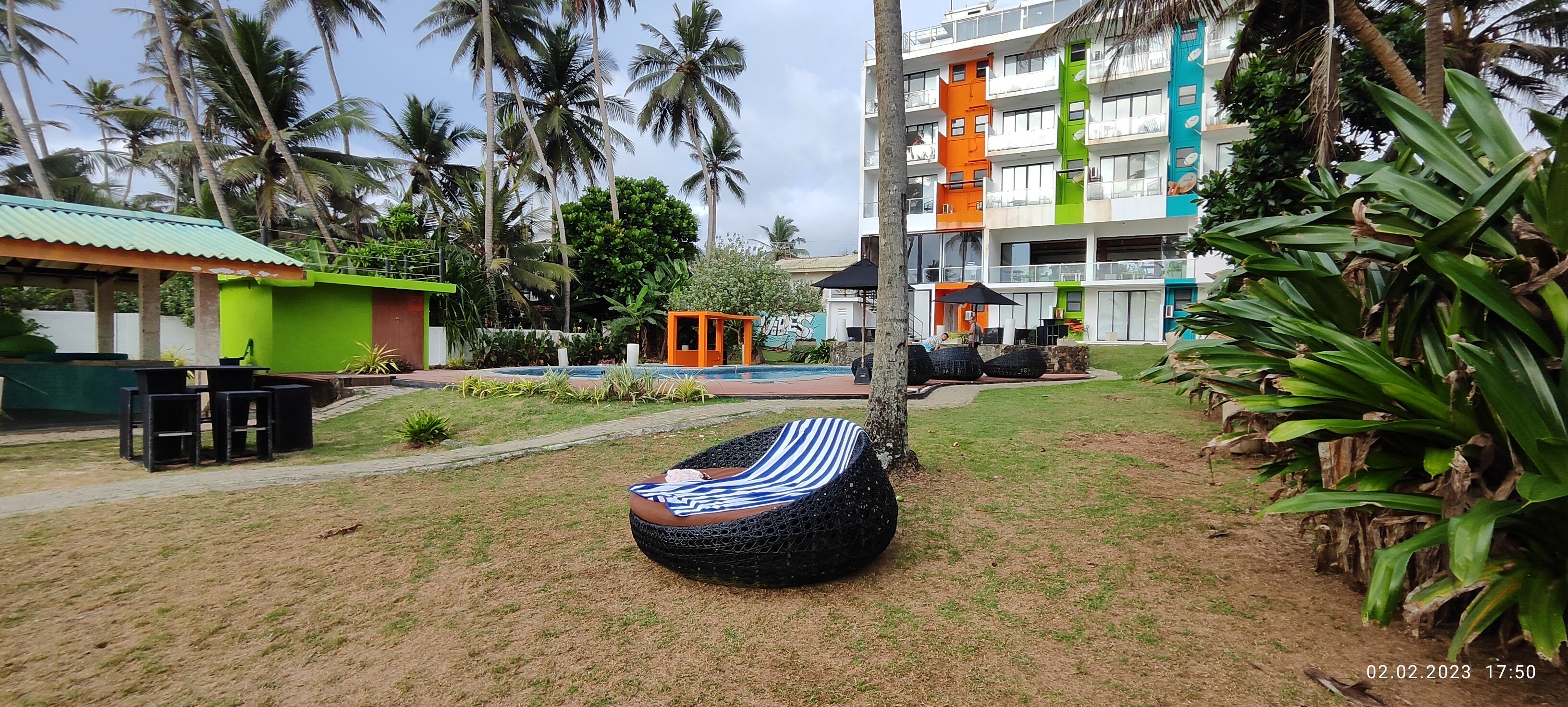 Фото J Ambalangoda