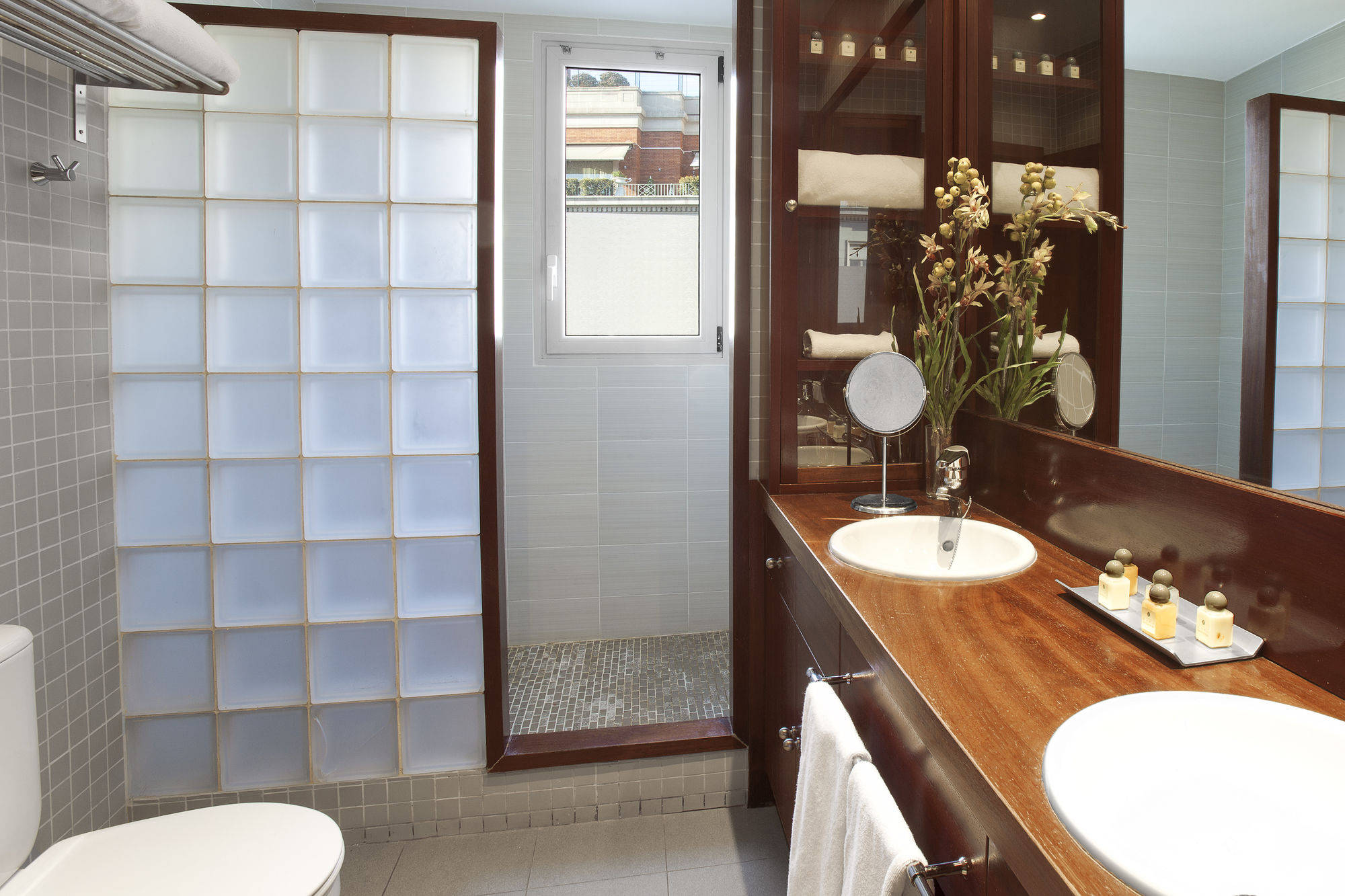 Фото Senator Barcelona Apartments