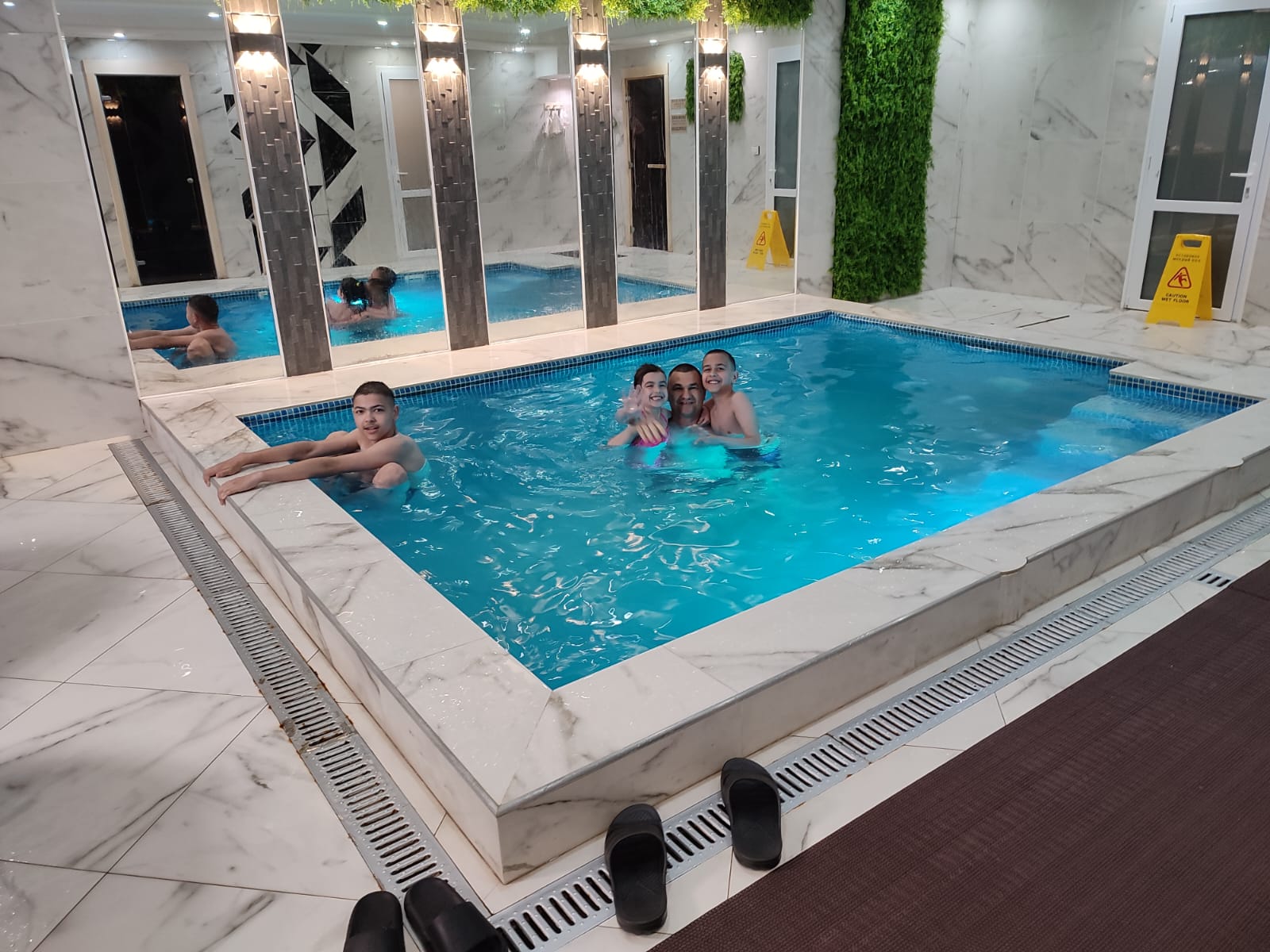 Фото Марикон