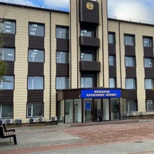 Ол трахает және киска slurps