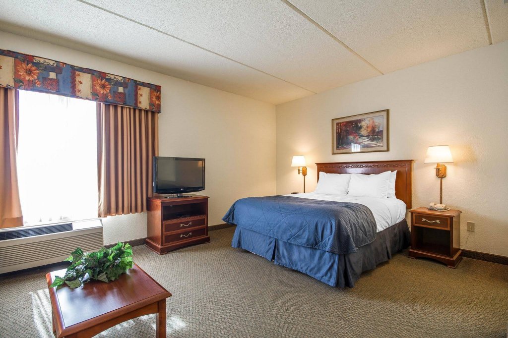 Фото Clarion Suites at the Alliant Energy Center