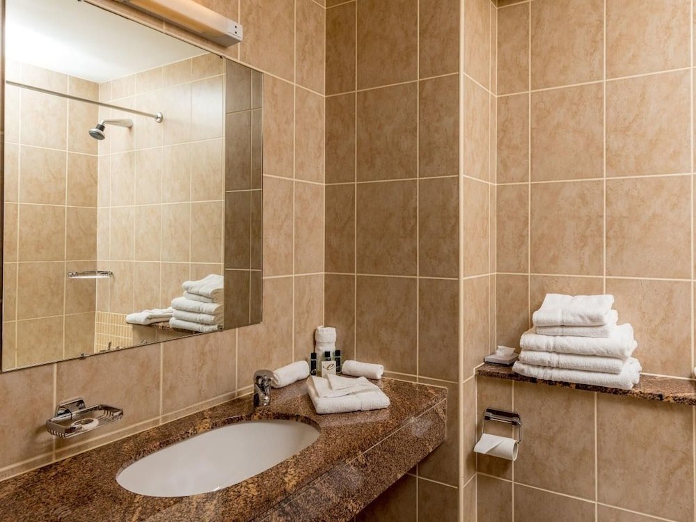 Фото Kilkenny Inn Hotel