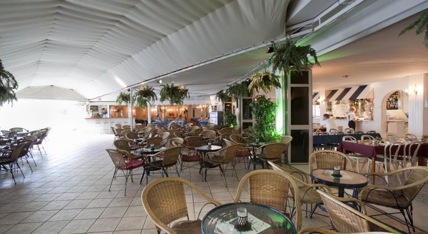 Фото Aparthotel Playa del Sol - Adults Only