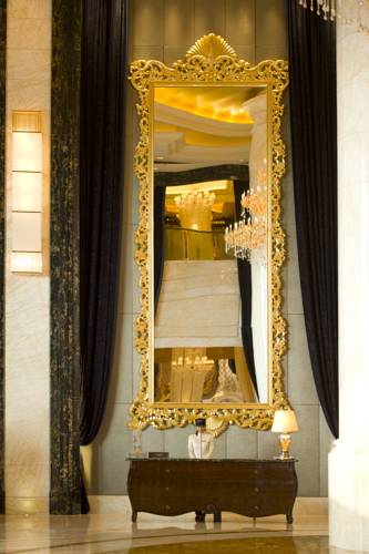 Фото Conrad Dalian