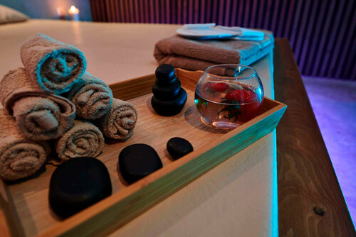 Ол өзін камераға жалаңаш көрсетті.