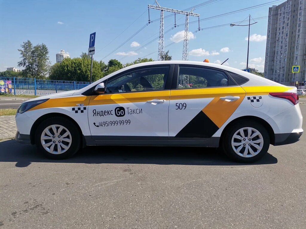 Цена на оклейку авто пленкой под такси в Москве