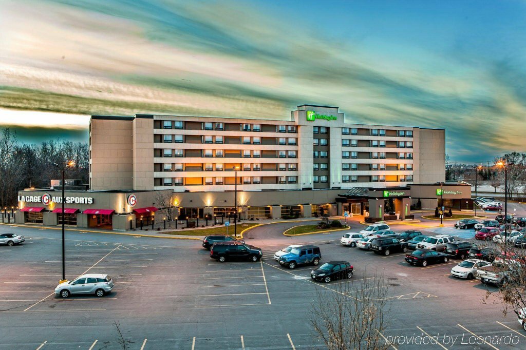 Фото Holiday Inn Laval Montreal