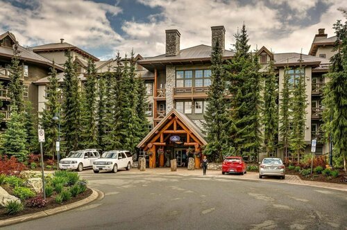 Гостиница Blackcomb Springs Suites в Уистлере