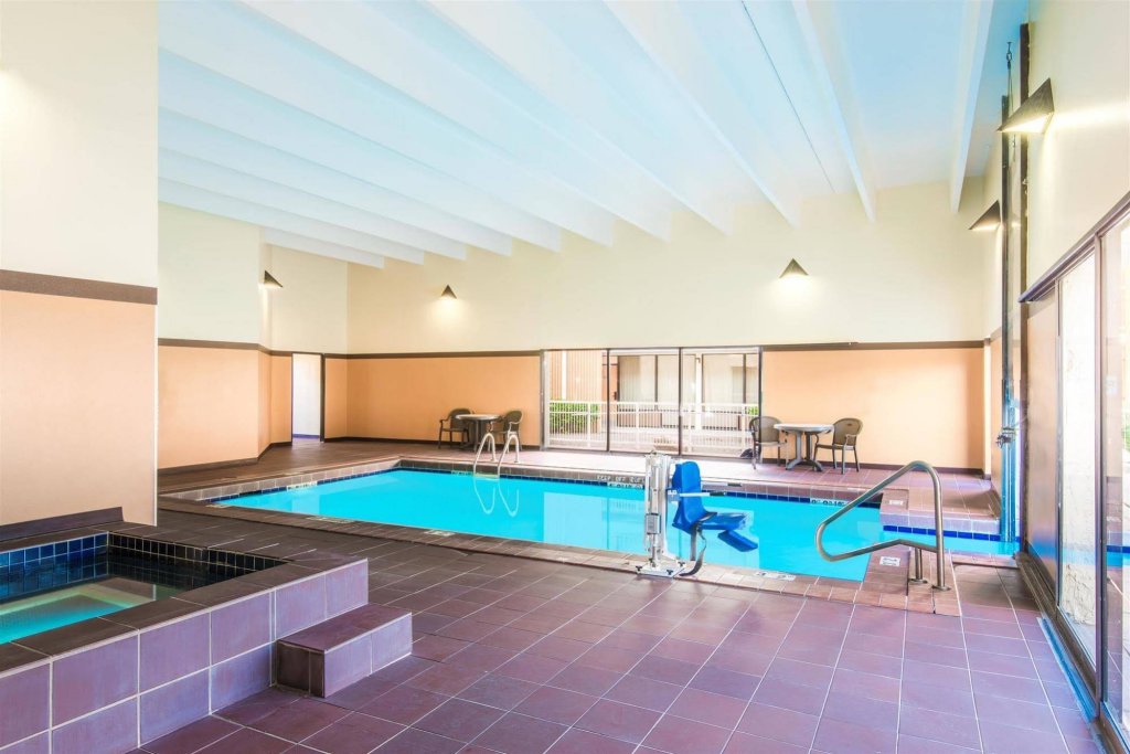 Фото Days Inn by Wyndham Altus