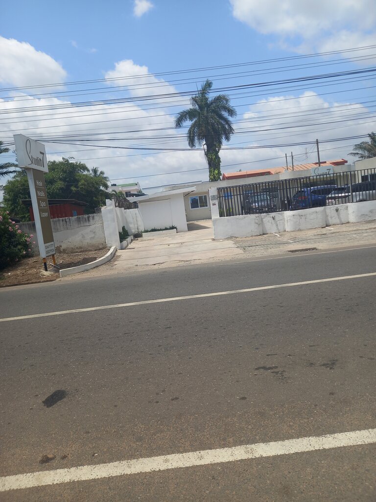 Nail salon Studio 7, Accra, photo