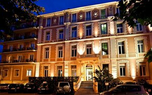 Best Western Premier Hotel Prince De Galles (Provence-Alpes-Côte d'Azur, Alpes-Maritimes, Arrondissement de Nice, Roquebrune-Cap-Martin, Avenue de la Madone), hotel