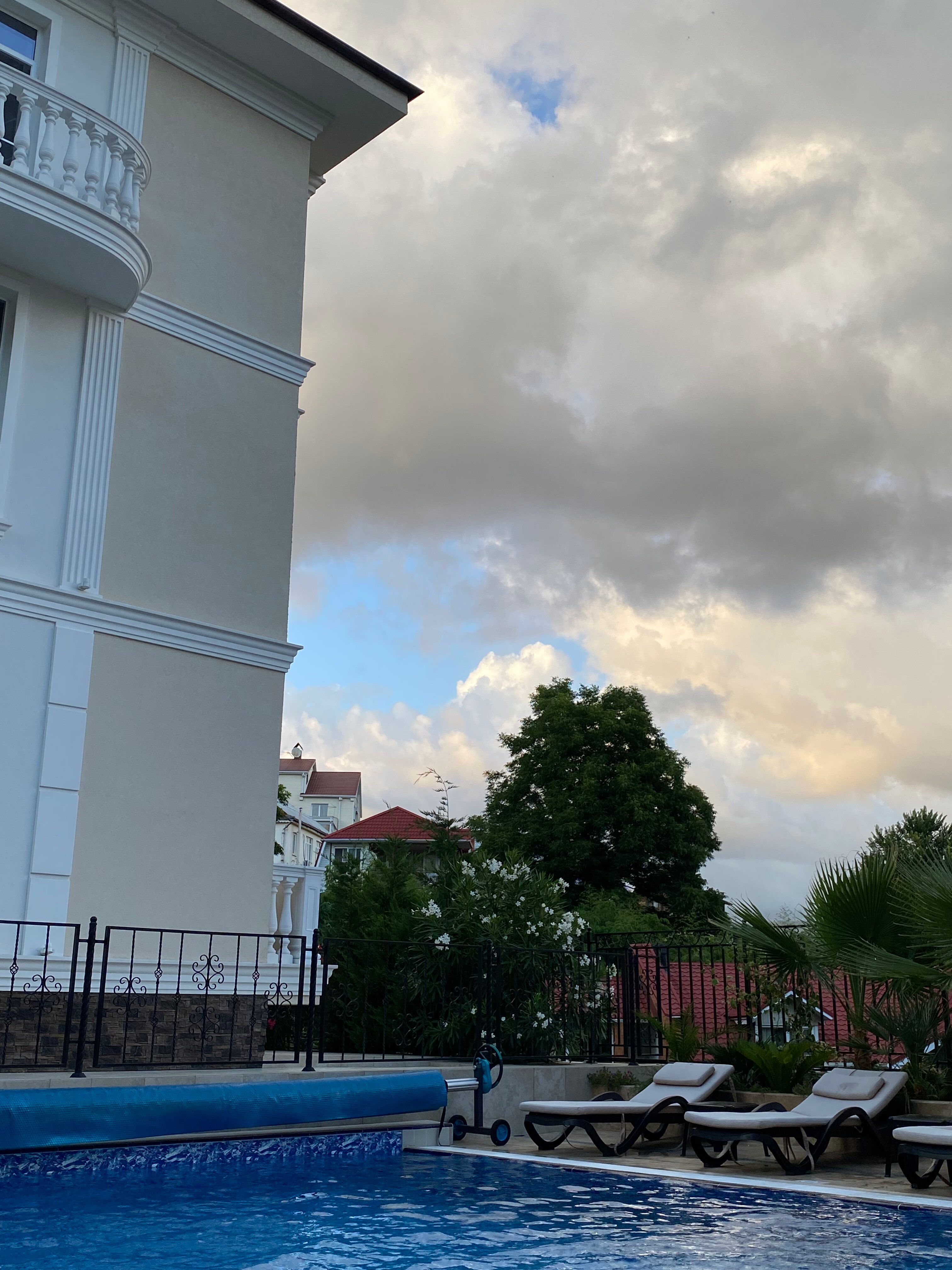 Фото The White Residence