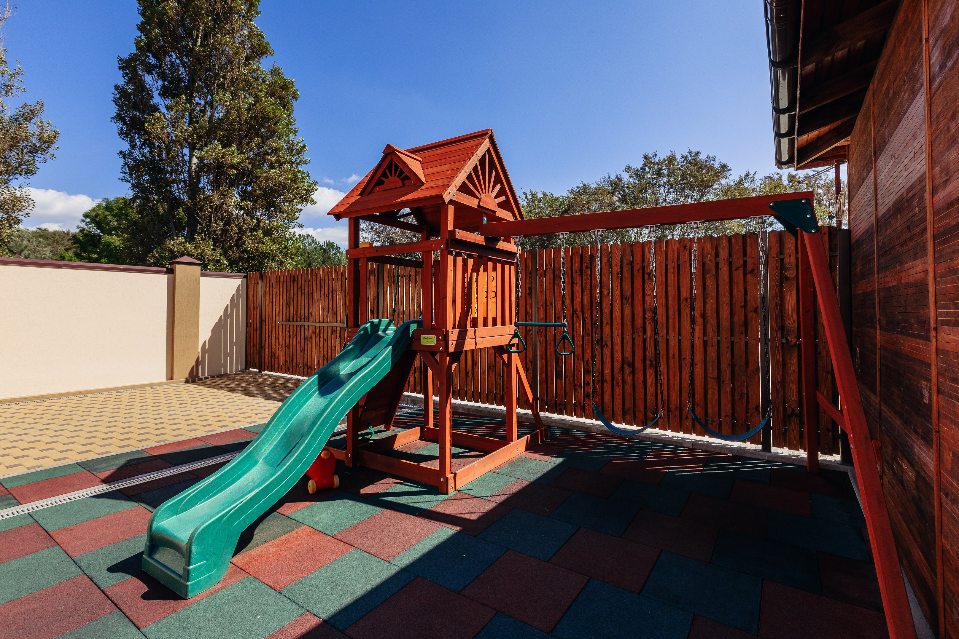 Фото Family Pride Inn