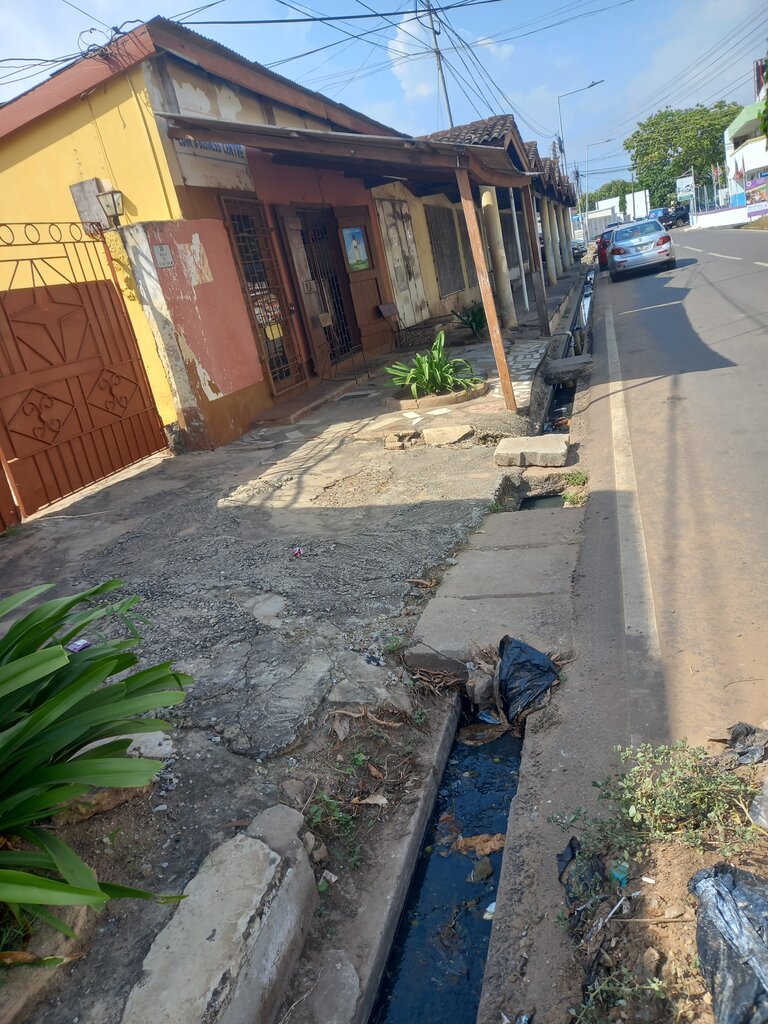 Shopping mall Comm. & Business Centre, Accra, photo