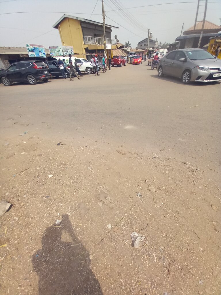 Car dealership Seek Ye First Motors, Accra, photo