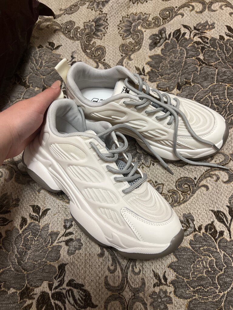 Shoe store Zenden, Lyantor, photo