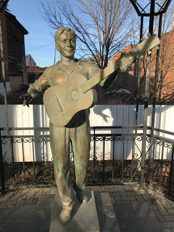 Monument, memorial Народный артист СССР Борис Петрович Чирков, Nolinsk, photo