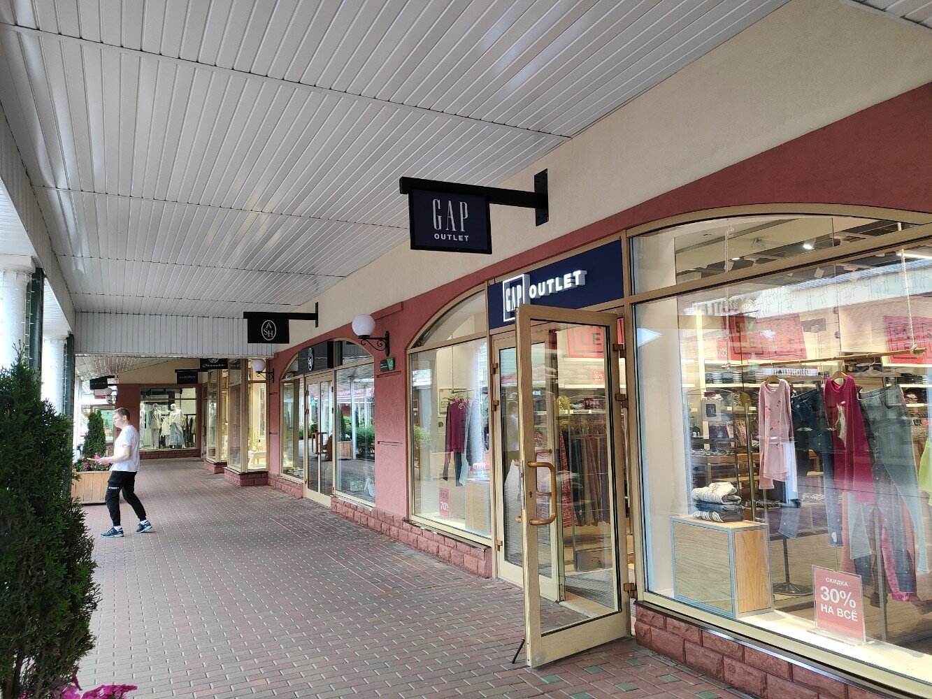 Permanently closed Gap Outlet clothing store Moscow Moskovskiy