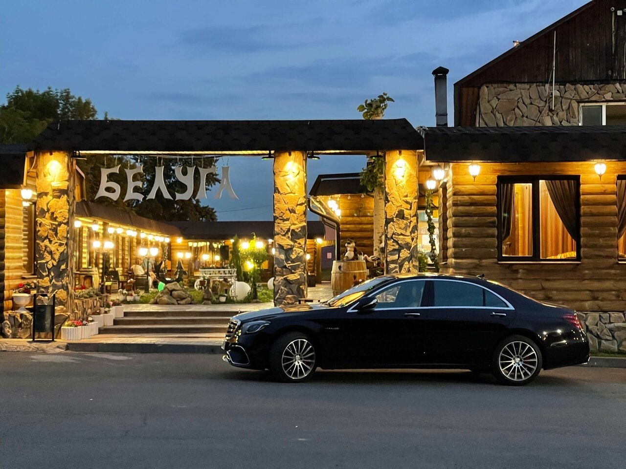 Men hojatxonaga kirdim, devorda nimadir bor edi