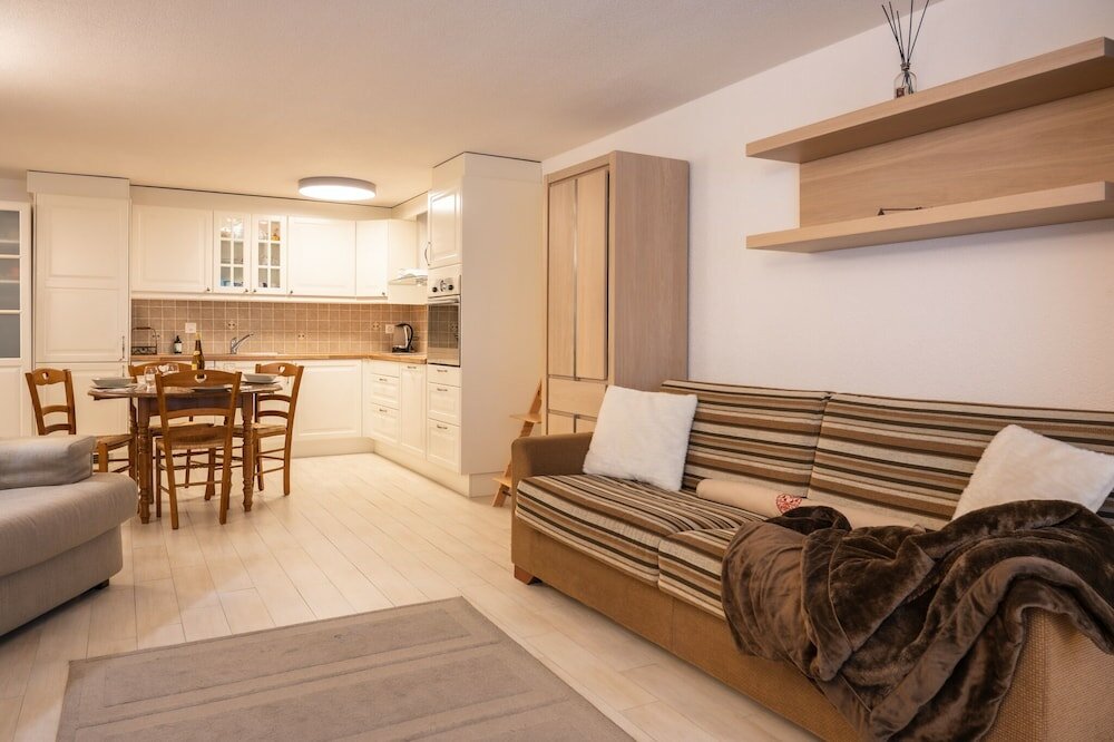 Фото Snowflake family apart. Ski in& out