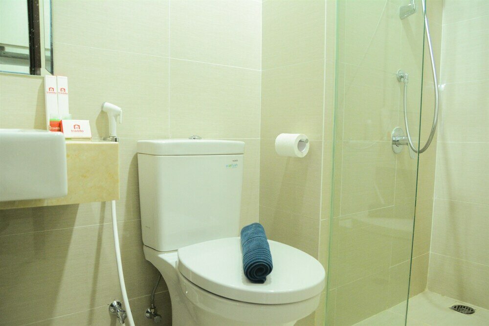 Фото Modern City View Studio Apartment at Puri Mansion