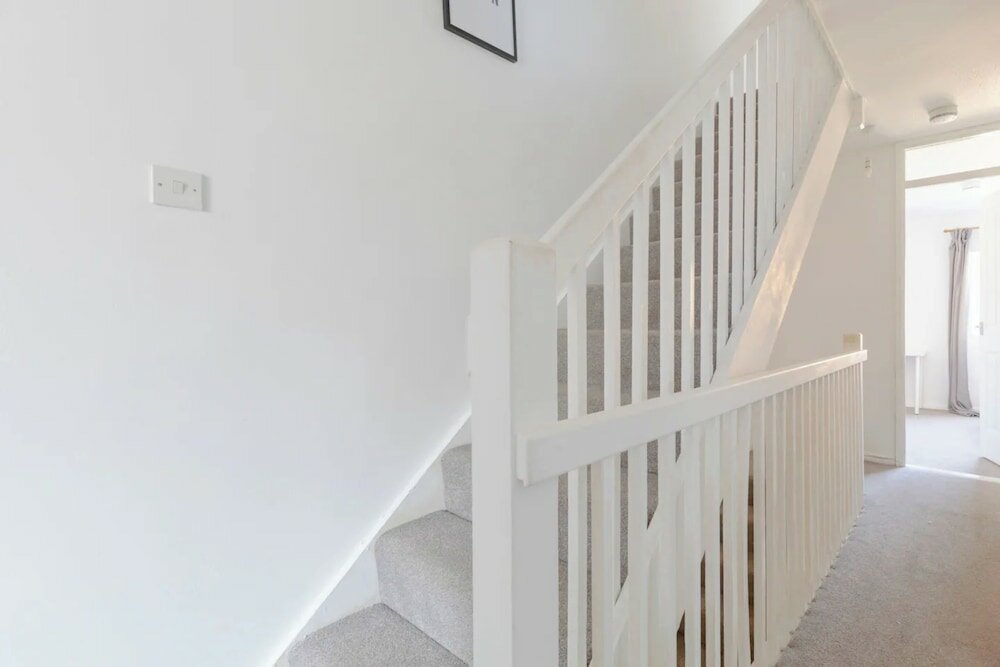 Фото Lovely 4 Bed House w Garden, 1 Stop to Waterloo