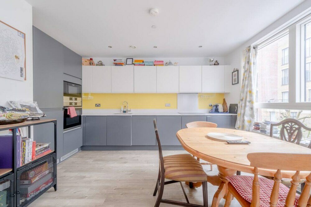 Фото Bright 2 Bedroom Maisonette Near Stratford