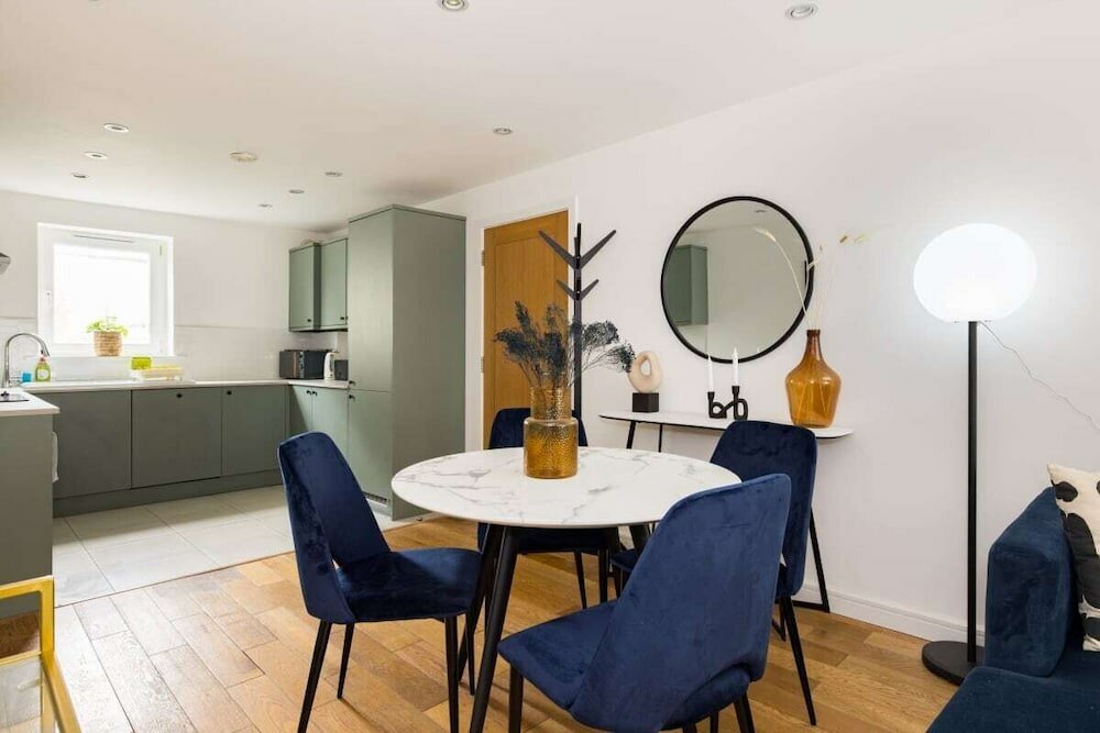 Фото The Walworth Hideout - Elegant 2bdr Flat