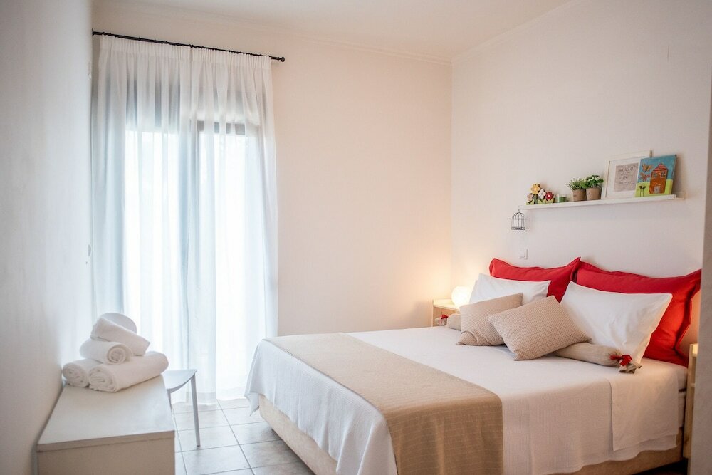 Фото Oikia Eleanthi - Beachfront Garden Home