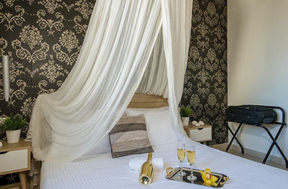 Фото Artdeco Luxury Suites