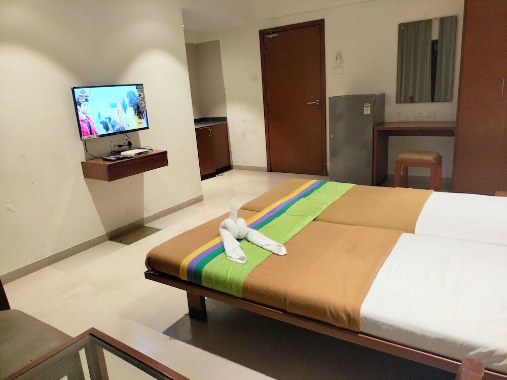 Фото Hotel Sumanchandra Suites