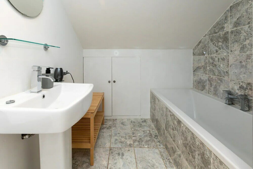 Фото Spacious and Bright 2 Bedroom Flat in Maida Vale